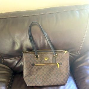 Coach Gallery tote in signature canvas